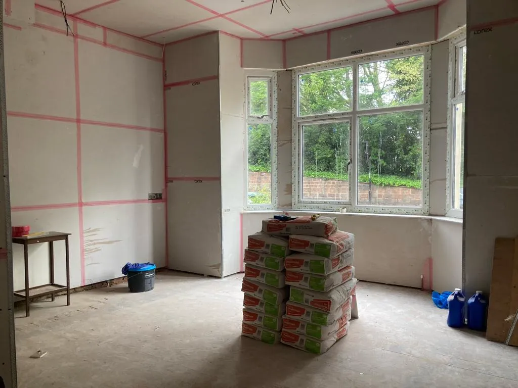 A room that has some boxes on the floor.